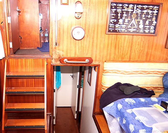 Make: NIKON CORPORATION
Model: NIKON D100
DateTime: 2004:05:06 00:22:08
EXIFImageWidth: 700
ExifImageLength: 555
FocalLength: 18,00 mm
MeteringMode: Center Weighted Average
FNumber: F4,0
ExposureTime: 1/90 sec
Software: Adobe Photoshop 7.0
DateTimeOriginal: 2004:05:02 12:59:53
ColorSpace: sRGB