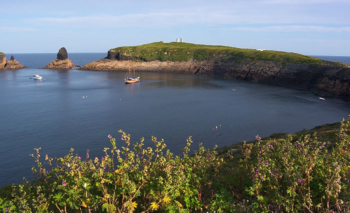 Make: NIKON CORPORATION
Model: NIKON D100
DateTime: 2004:05:06 23:50:52
EXIFImageWidth: 700
ExifImageLength: 427
Flash: Off
FocalLength: 18,00 mm
MeteringMode: Center Weighted Average
FNumber: F22,0
ExposureTime: 1/30 sec
Software: Adobe Photoshop 7.0
DateTimeOriginal: 2004:05:01 17:51:42
ColorSpace: sRGB